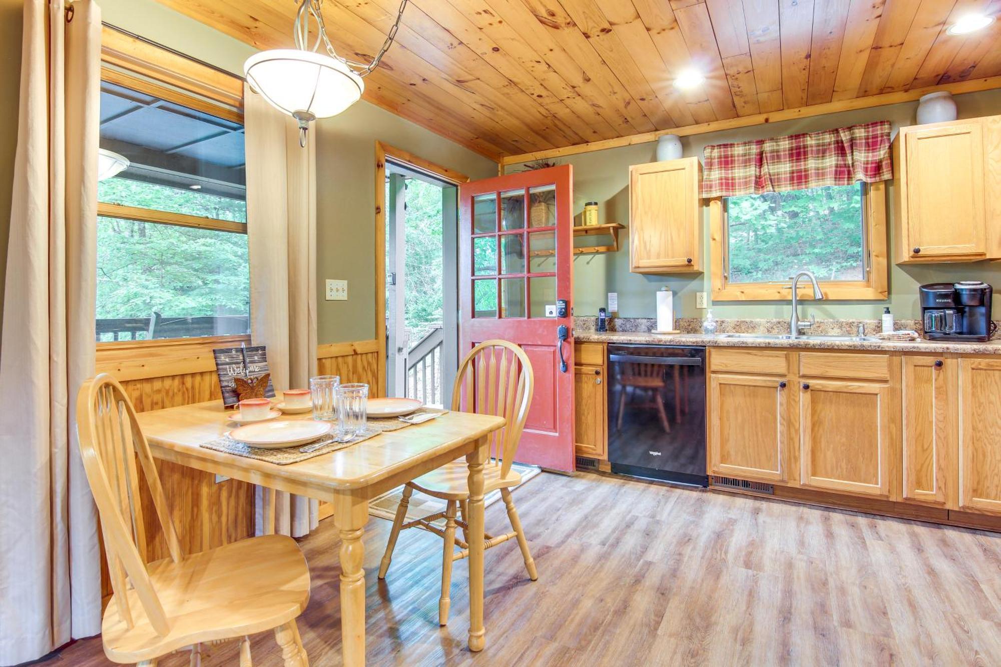 Charming Fox Den Cabin In Whittier With Hot Tub! Zewnętrze zdjęcie